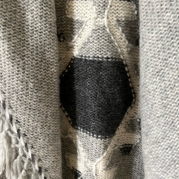 LoveShackFancy 🖤🤍 Paprika Atlas Tassel Shawl 🖤🤍 - Picture 4 of 6